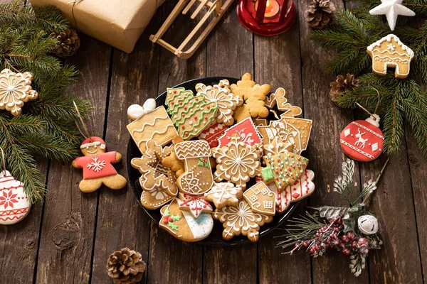 Prato Cheio Biscoitos Temas Férias Inverno Homem Gengibre Papai Noel — Fotografia de Stock