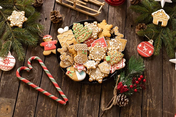 Biscoitos Doces Biscoitos Formas Festivas Férias Inverno Bem Dispostos Uma — Fotografia de Stock