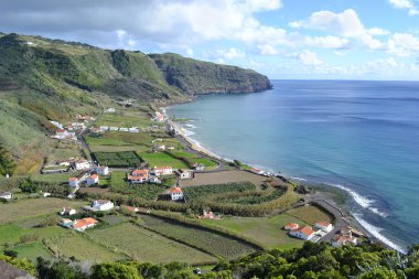 Azor, santa maria, praia formosa - kayalık sahil şeridi, beyaz kum plaj