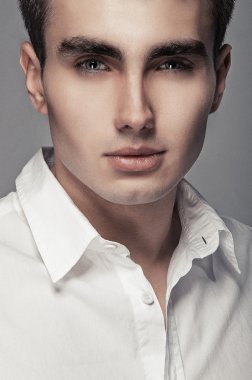 yakışıklı bir adam potrait