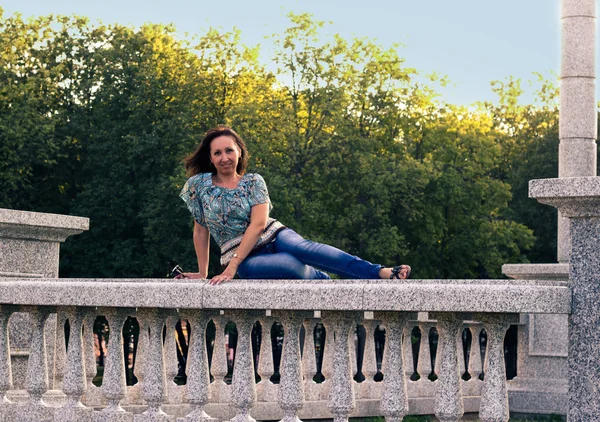 Happy girl sitting — Stock Photo, Image