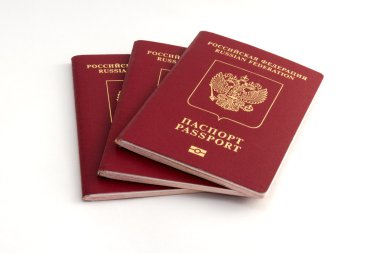 Üç Rus pasaportu