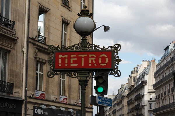 Paryski znak metra — Zdjęcie stockowe