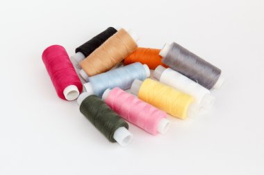 Multy bobin iplik üzerinde beyaz renkli