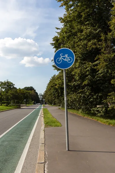 Carril bici con signo —  Fotos de Stock