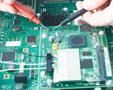 voltmetre ile teknisyen el