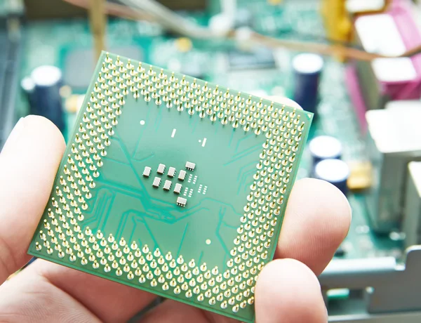 Cpu in der hand — Stockfoto