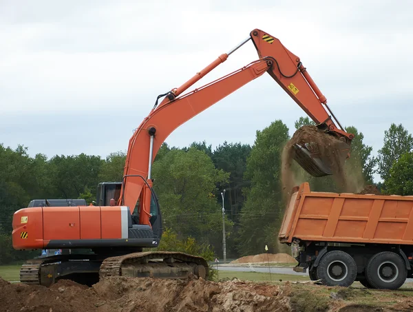Excavator Loading Dumper Truck — Stock Photo, Image