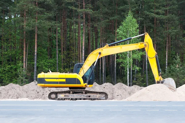 Escavatore idraulico cingolato sul cantiere — Foto Stock