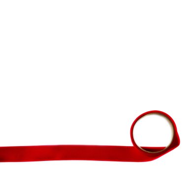 beyaz zemin üzerine kırmızı kurdele