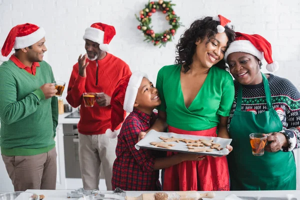 African American Woman Holding Baking Sheet Christmas Cookies Happy Family — Stock Photo, Image