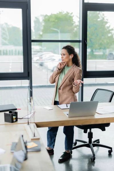 Thoughtful African American Businesswoman Earphone Pointing Laptop Video Conference Office — Stock Photo, Image