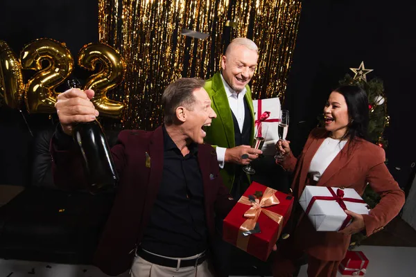 Excited Man Holding Present Champagne Interracial Friends Gifts New Year — Stock Photo, Image