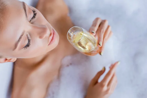Top View Woman Taking Bath Holding Glass Champagne — Stock Photo, Image