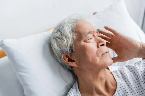 Sick Asian Man Lying Bed Hospital Ward — Stock Photo, Image