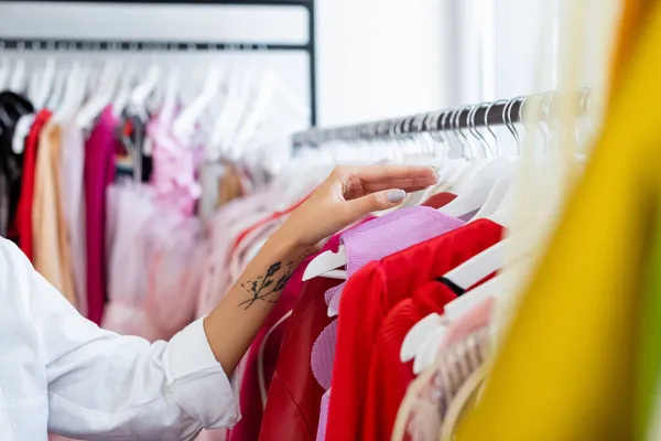 Cropped View Tattooed Woman Reaching Hanger While Choosing Clothes — Stock Photo, Image