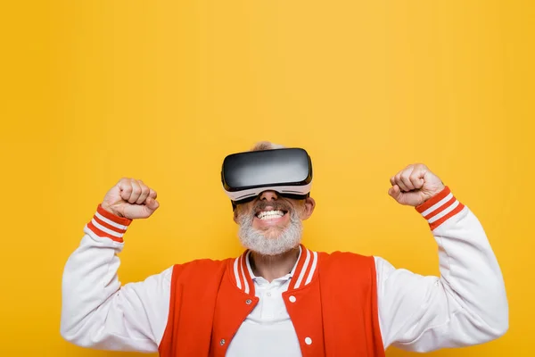 Hombre Mediana Edad Chaqueta Bombardero Auriculares Regocijo Aislado Amarillo —  Fotos de Stock