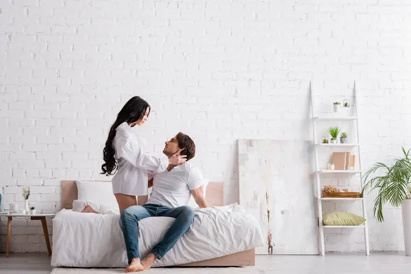 Sensual Woman White Shirt Seducing Young Man Spacious Bedroom — Stock Photo, Image