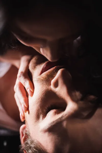 Close View Young Couple Kissing Closed Eyes — Stock Photo, Image