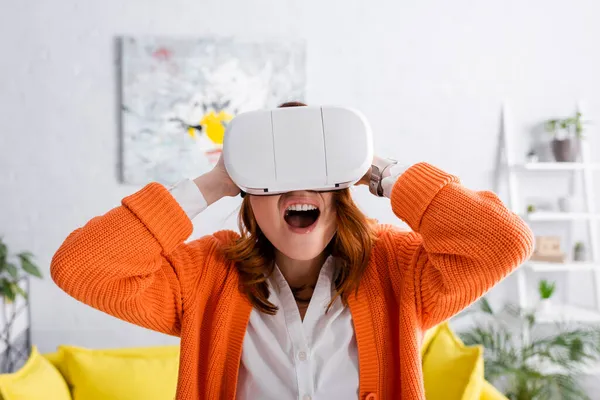 Shocked Woman Screaming Touching Head While Gaming Headset — Stock Photo, Image