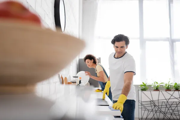 Young Man Cleaning Kitchen Cabinet Rag Curly African American Woman — Stock Photo, Image