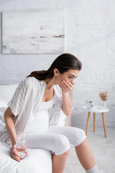 Pregnant Woman Feeling Nausea Covering Mouth — Stock Photo, Image