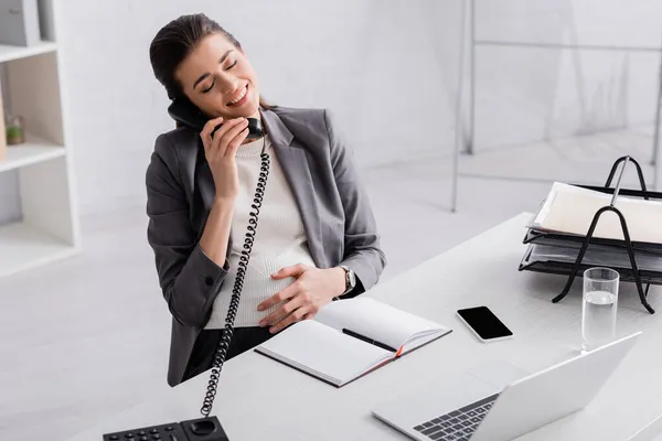 Happy Pregnant Businesswoman Talking Retro Telephone — Stock Photo, Image