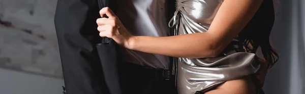 Обрізаний Вид Сексуальної Пари Роздягається Вночі Банер — стокове фото