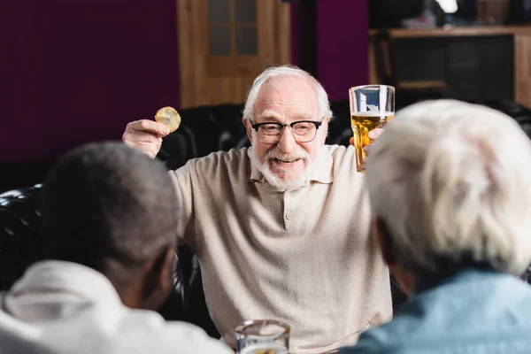 Excited Senior Man Beer Chips Talking Blurred Multiethnic Friends Pub — Stock Photo, Image