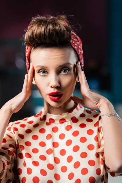 Shocked Young Pin Woman Red Lips Looking Camera — Stock Photo, Image