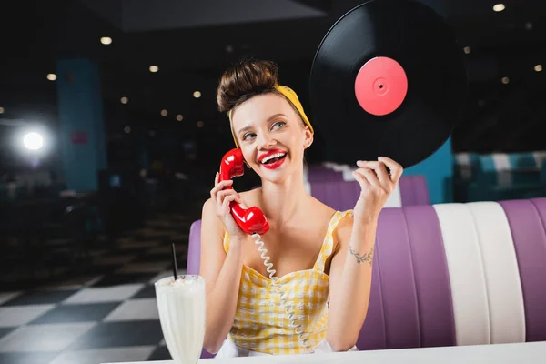 Happy Pin Woman Red Lips Holding Retro Vinyl Disc Talking — Stock Photo, Image