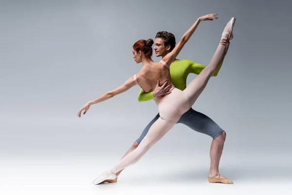 Full Length Man Flexible Woman Performing Ballet Dance Grey — Stock Photo, Image