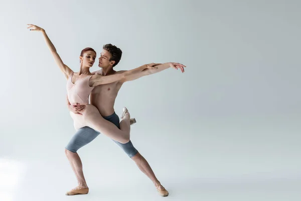 Full Length Shirtless Man Young Woman Bodysuit Performing Ballet Dance — Stock Photo, Image