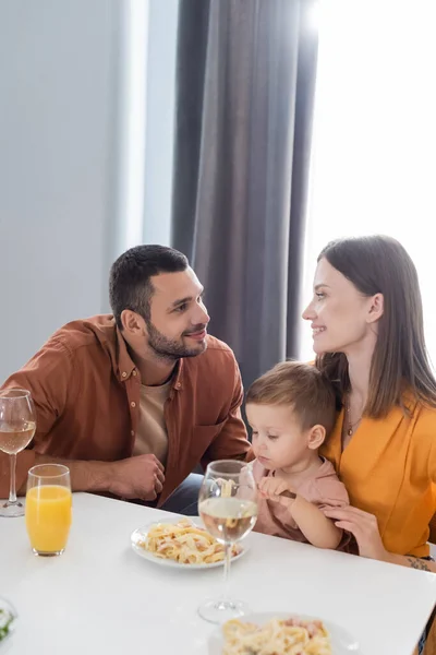 Parents Looking Each Other Son Delicious Dinner Home — Stock Photo, Image