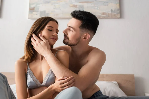 Shirtless Man Touching Face Sexy Girlfriend Sitting Bed Closed Eyes — Stockfoto