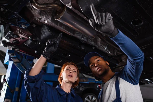 Low Angle View Multiethnic Mechanics Gloves Pointing Fingers Car Service — Stock Photo, Image