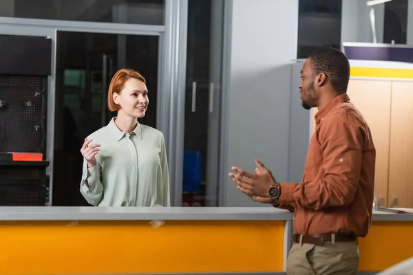 African American Man Talking Smiling Car Dealer Reception — Fotografia de Stock