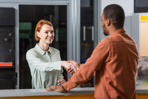 Smiling Car Dealer Shaking Hands Blurred African American Customer — Fotografia de Stock