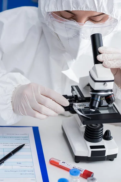 Scientist Hazmat Suit Working Microscope Test Tube Clipboard Lab — Stockfoto