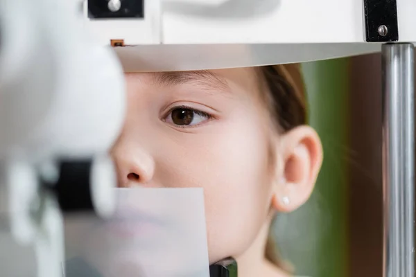 Close View Kid Examining Eyesight Blurred Ophthalmoscope — Fotografia de Stock