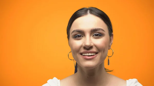 Portrait Smiling Woman Looking Camera Isolated Orange — Stockfoto