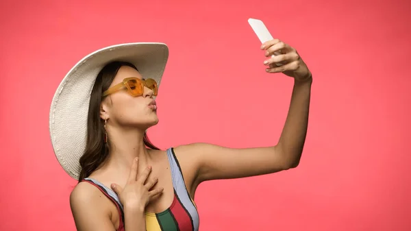 Young Woman Swimsuit Pouting Lips While Taking Selfie Isolated Pink — Fotografie, imagine de stoc
