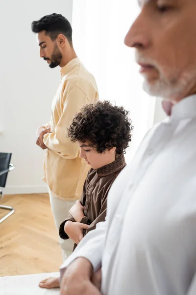 Preteen Arabian Boy Praying Multiethnic Family Home — Stock Photo, Image