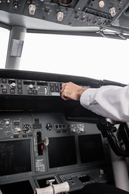 Pilotun uçaktaki kontrol paneline ulaşmasının kırpılmış görüntüsü