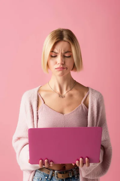 Displeased Young Woman Using Laptop Isolated Pink — Stock Photo, Image