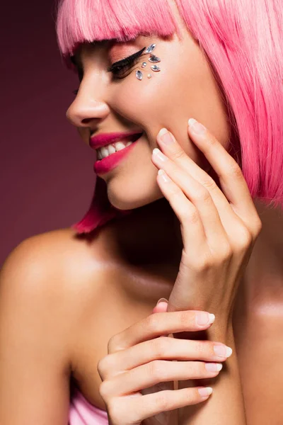 Close Cheerful Woman Pink Hair Shiny Jewelry Stones Face Dark — Stock Photo, Image