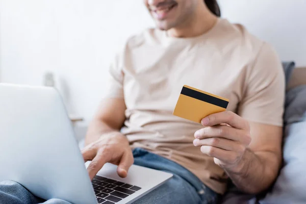 Cropped View Happy Man Holding Credit Card Using Laptop Bedroom — Stock Photo, Image