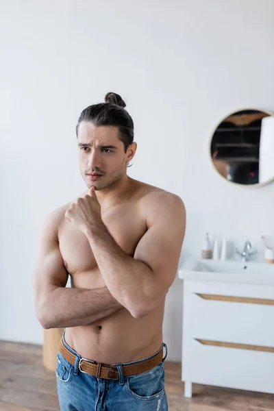 Muscular Man Long Hair Looking Away Modern Bathroom — Stock Photo, Image