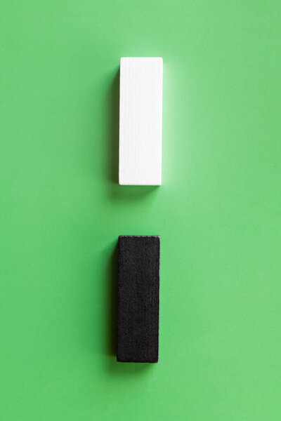 top view of vertical line of white and black blocks on green background