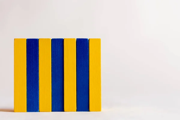 Persegi Panjang Terbuat Dari Biru Dan Kuning Blok Pada Latar — Stok Foto
